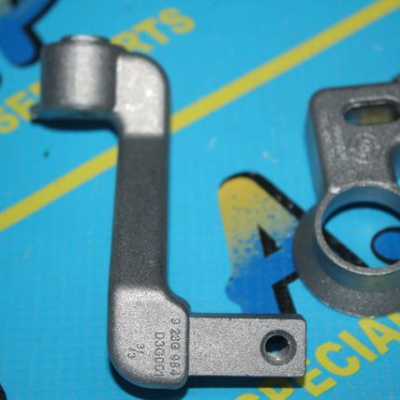 RADIATOR BRACKET LH GROOT+KLEIN CORSA C